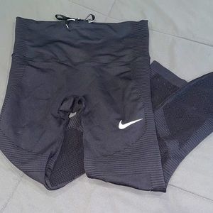 Black Nike Cropped Leggings